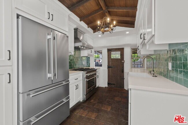 Building Photo - 1308 N Harper Ave