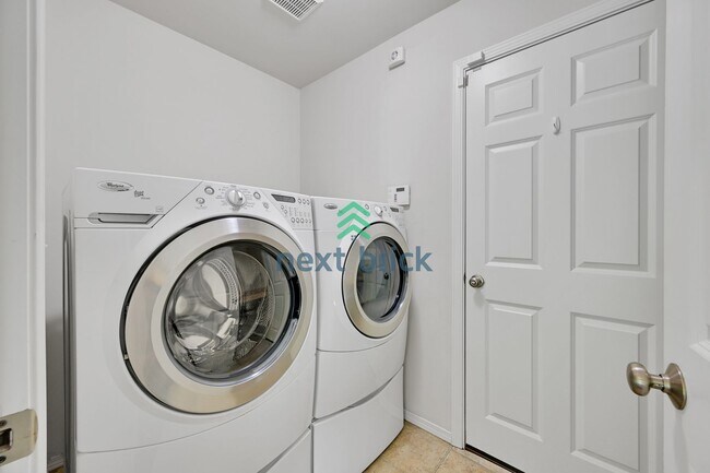 Building Photo - 3 BED & 2.5 BATH SINGLE FAMILY HOUSE FOR RENT