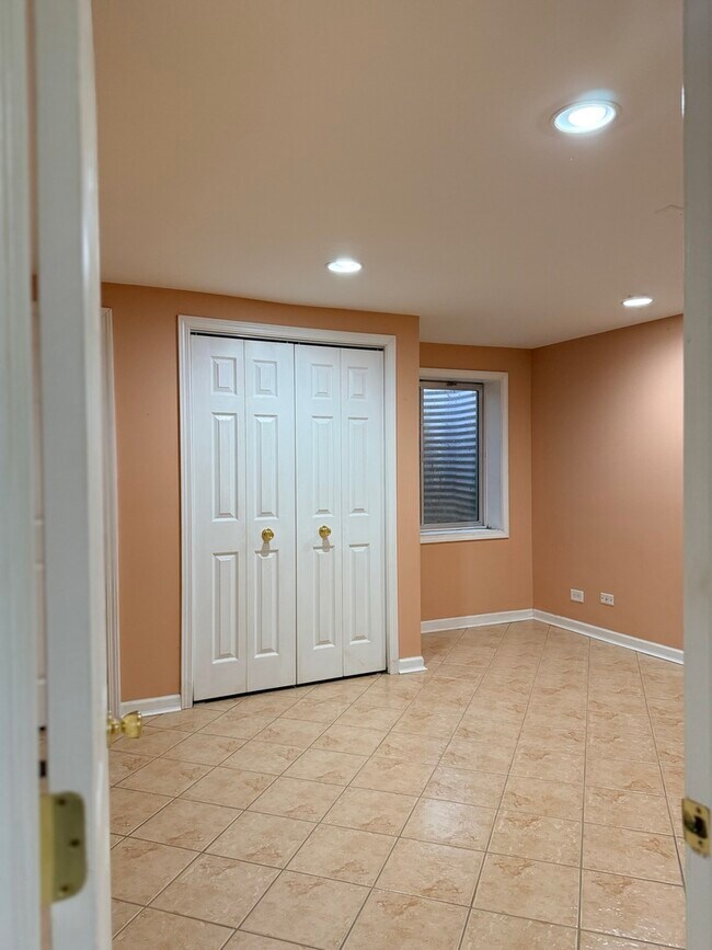 Building Photo - 2305 Sandy Creek Dr