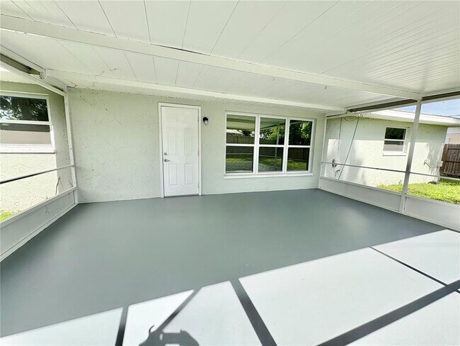 Building Photo - 3126 Shamrock Dr