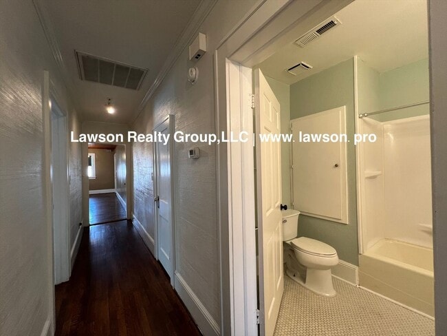 Building Photo - 928 2nd St SW