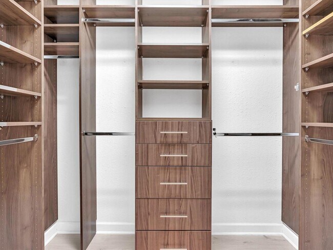 Building Photo - 12956 Anthorne Ln