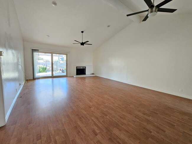 Building Photo - 5 Windwood