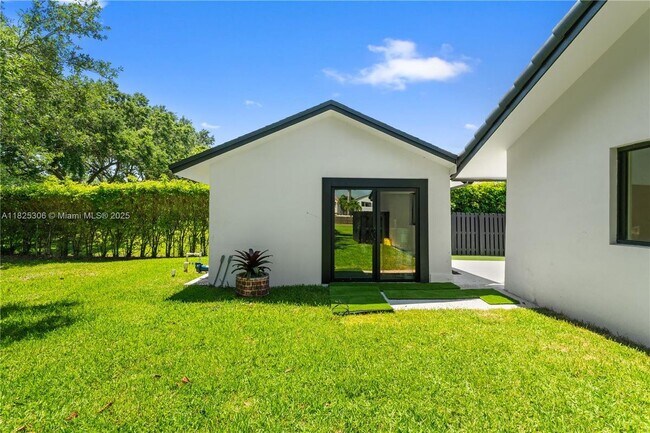 Building Photo - 5020 Hawkhurst Ave