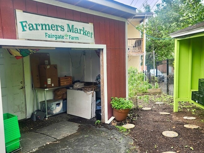 Building Photo - 46 Fairgate Dr