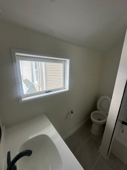 Building Photo - 638 Pear St