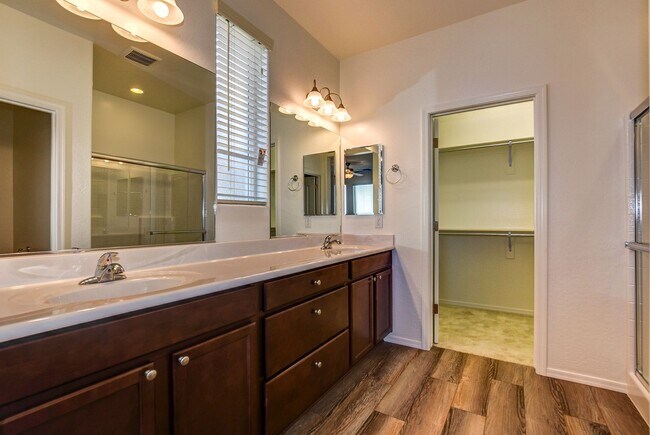 Building Photo - Beautiful home in Saddlewood