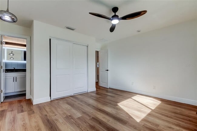 Building Photo - 8722 Elmwood Ln