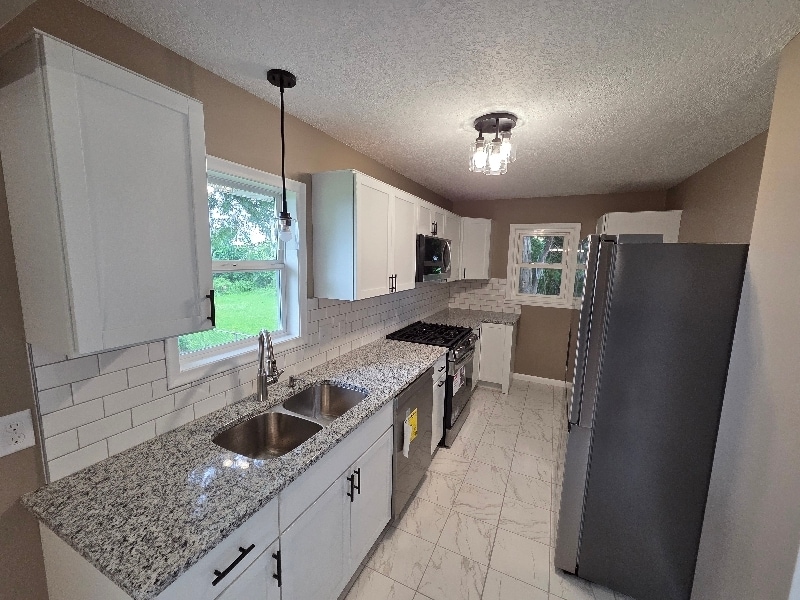 Building Photo - 3311 Interlachen Dr NE