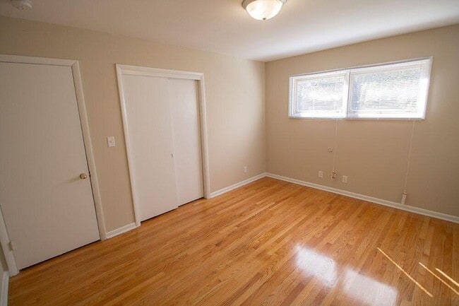 Building Photo - 2309 Highland Dr