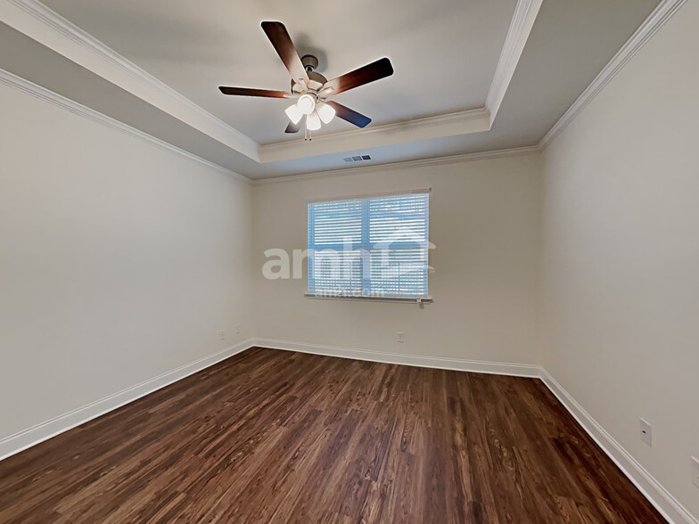 Building Photo - 7049 Creeksong Dr