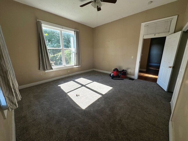 Building Photo - 6 Bedroom / 2 Bathroom House - NEXT TO SEMO's CAMPUS, LARGE YARD, INTERNET INCLUDED