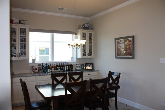 Building Photo - 393 Dayridge Dr