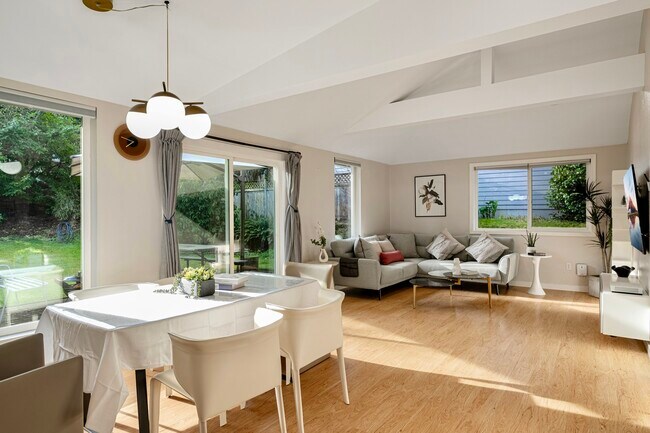 Building Photo - Beautiful Home for Rent in Bellevue