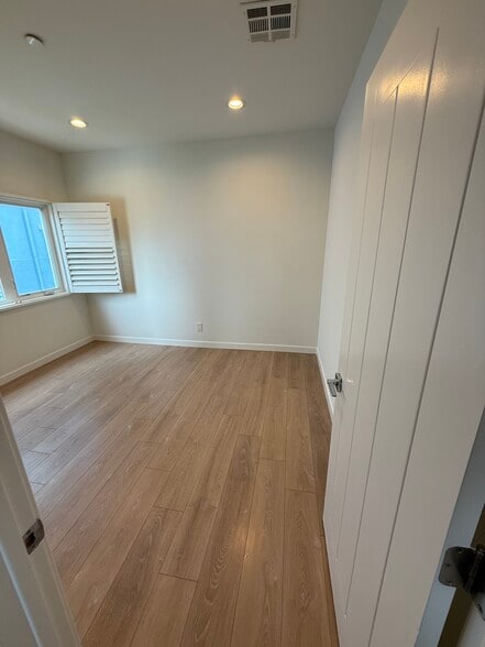 MASTER BEDROOM - 646 N Serrano Ave