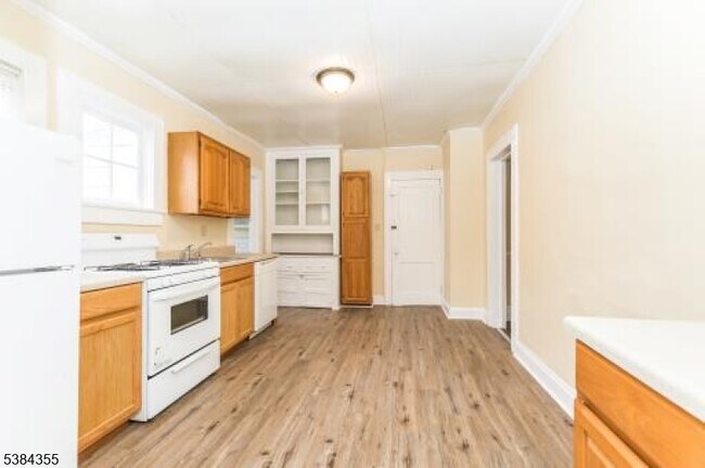Building Photo - 60 Wildwood Ave