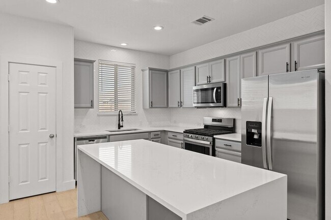 Building Photo - 322 Bonnet Blvd