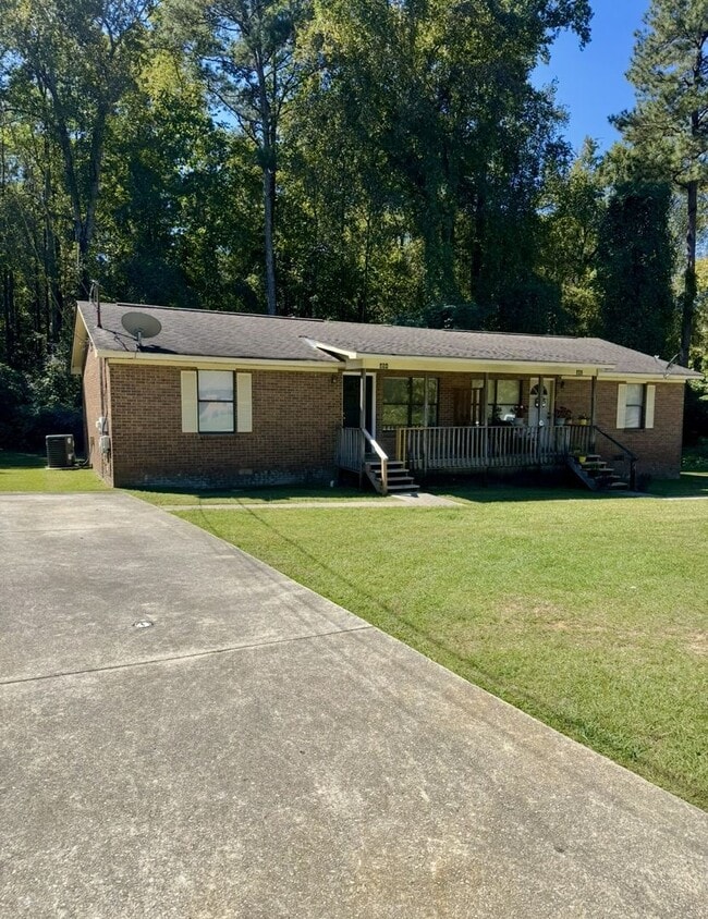 Building Photo - Duplex on East University Drive!