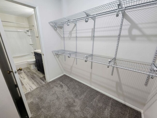 Building Photo - Updated 1 Bedroom Condo in Brown Deer