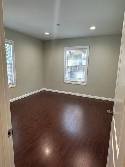 Building Photo - 926 N Verdugo Rd