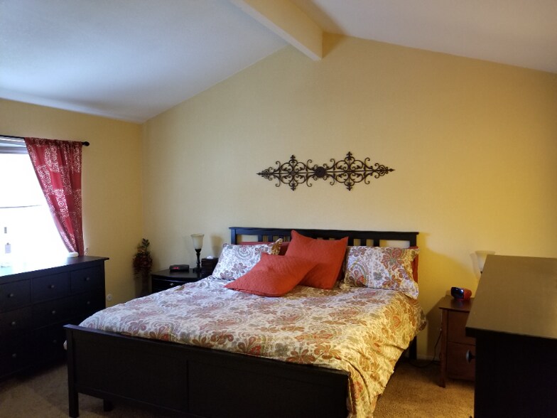 Building Photo - 6338 S Emporia Cir