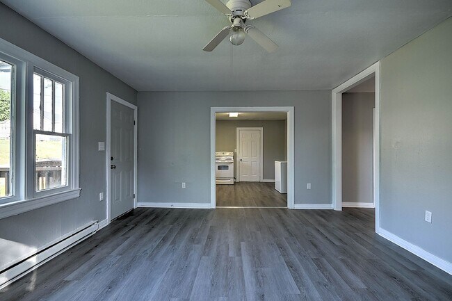 Building Photo - 304 N Hardin St