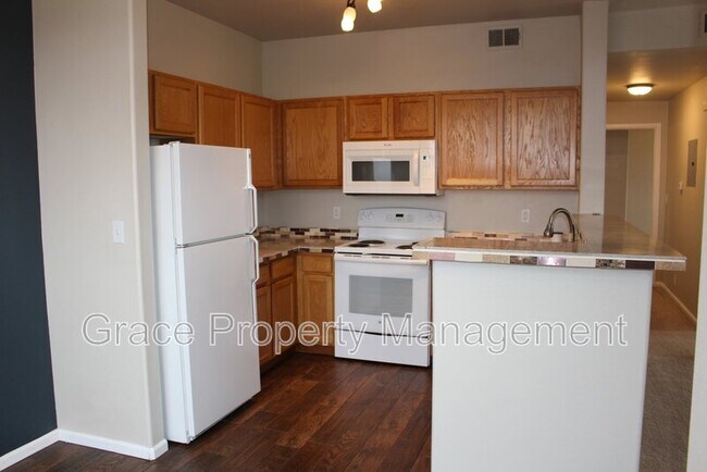 Building Photo - 8500 E Jefferson Ave