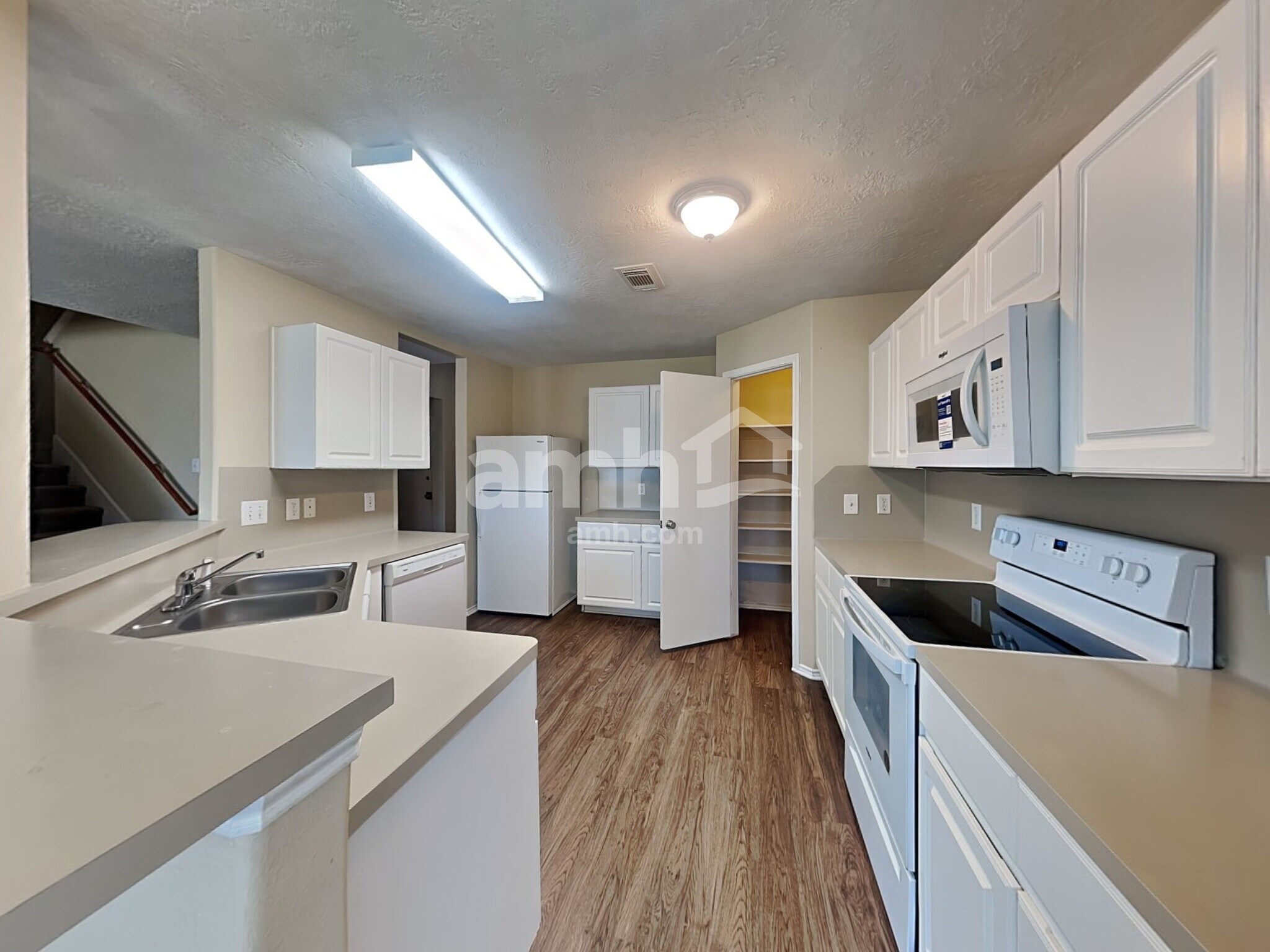 Building Photo - 9530 Belleclarie Ln