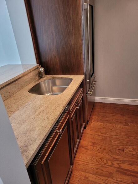 Building Photo - 20 2ND St