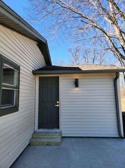 Building Photo - 110 Ridgeway St