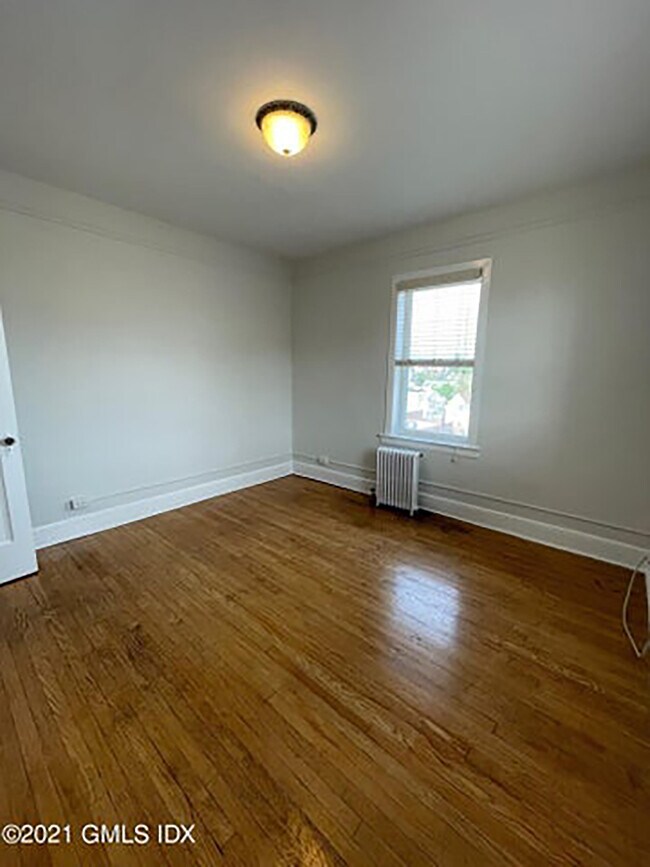 Building Photo - 271 Greenwich Ave