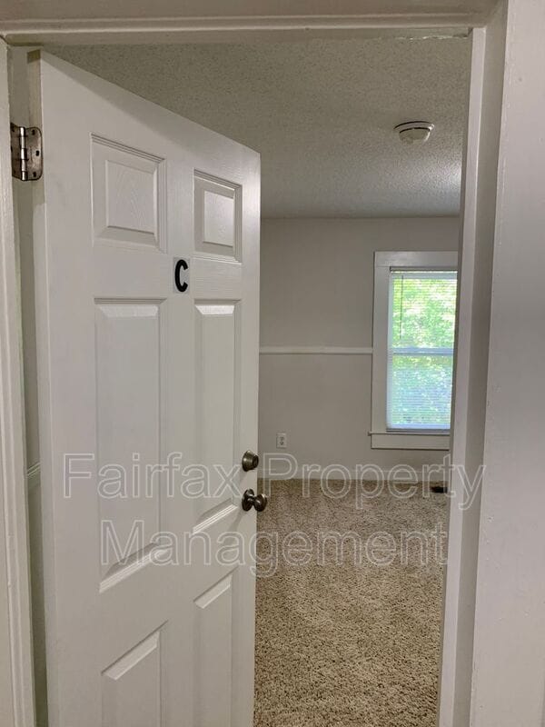 Building Photo - 301 E Lawson St