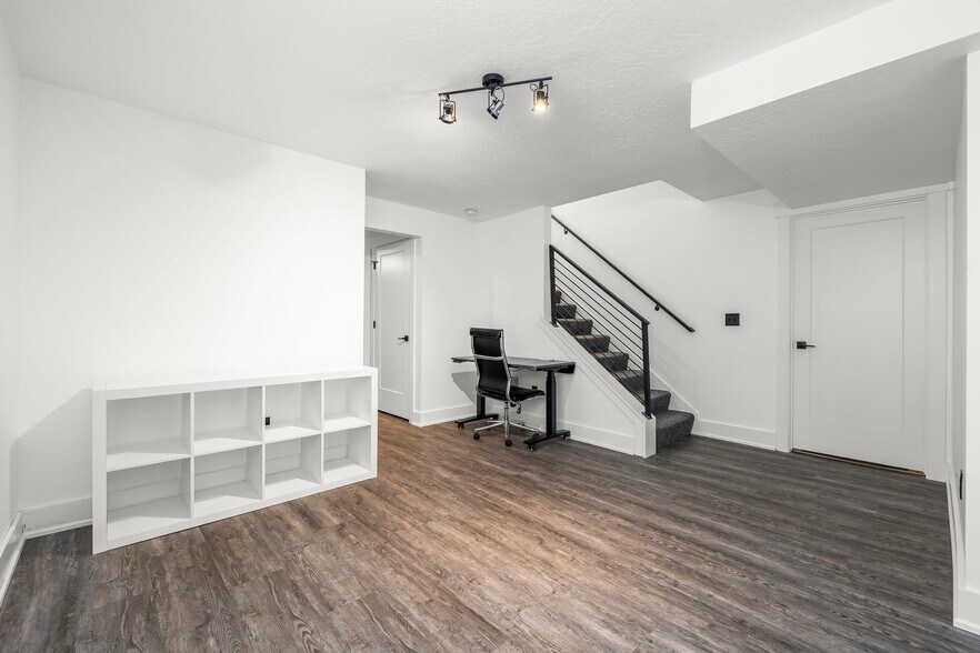 Building Photo - 7084 S 300 E