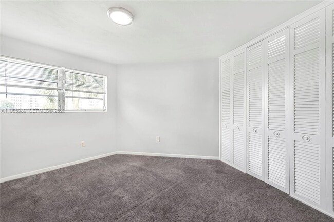 Building Photo - 1715 NE Miami Gardens Dr