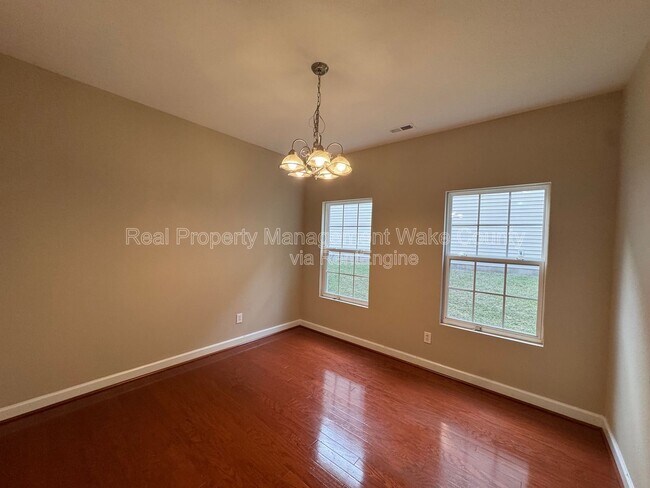 Building Photo - 912 Spring Meadow Dr