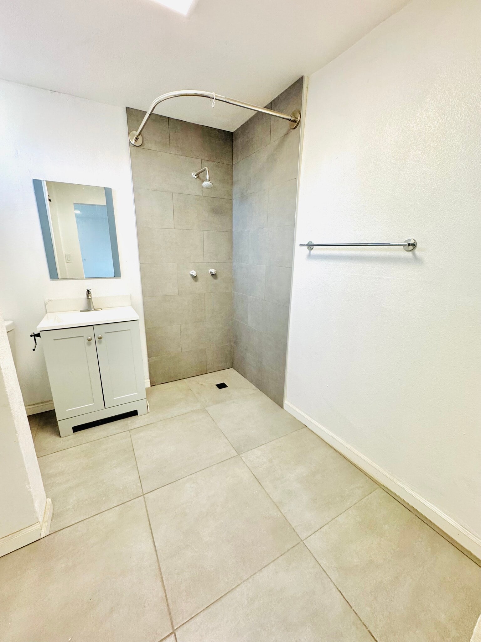 Building Photo - 525 Sycamore Pl