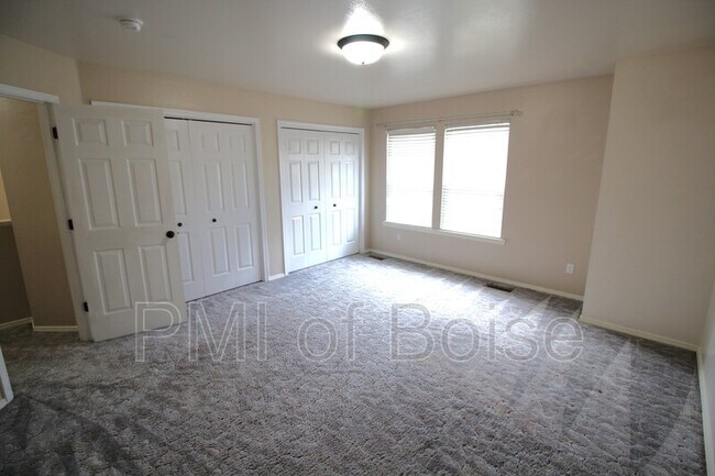 Building Photo - 633 W Idaho Ave