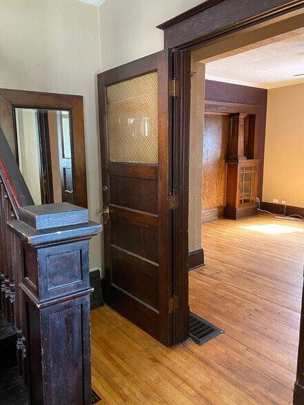 Building Photo - 1225 8th St SE