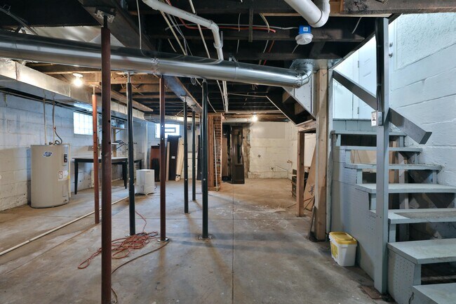 Building Photo - 693 Wilson Ave