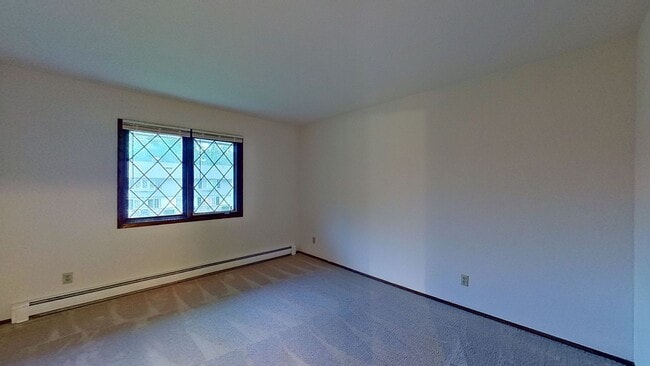 Building Photo - RENOVATED Lower 1 Bedroom 1 Bathroom Apart...