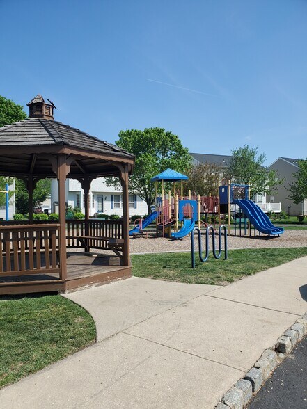 Building Photo - 256 Fountayne Ln