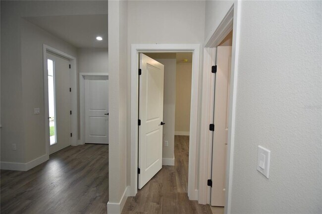 Building Photo - 20 Uniondale Pl