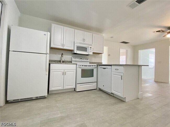 Building Photo - 317 Tarpon Dr
