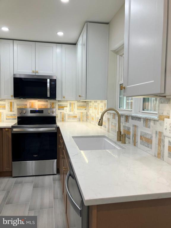 Building Photo - 428 Hampton Ct