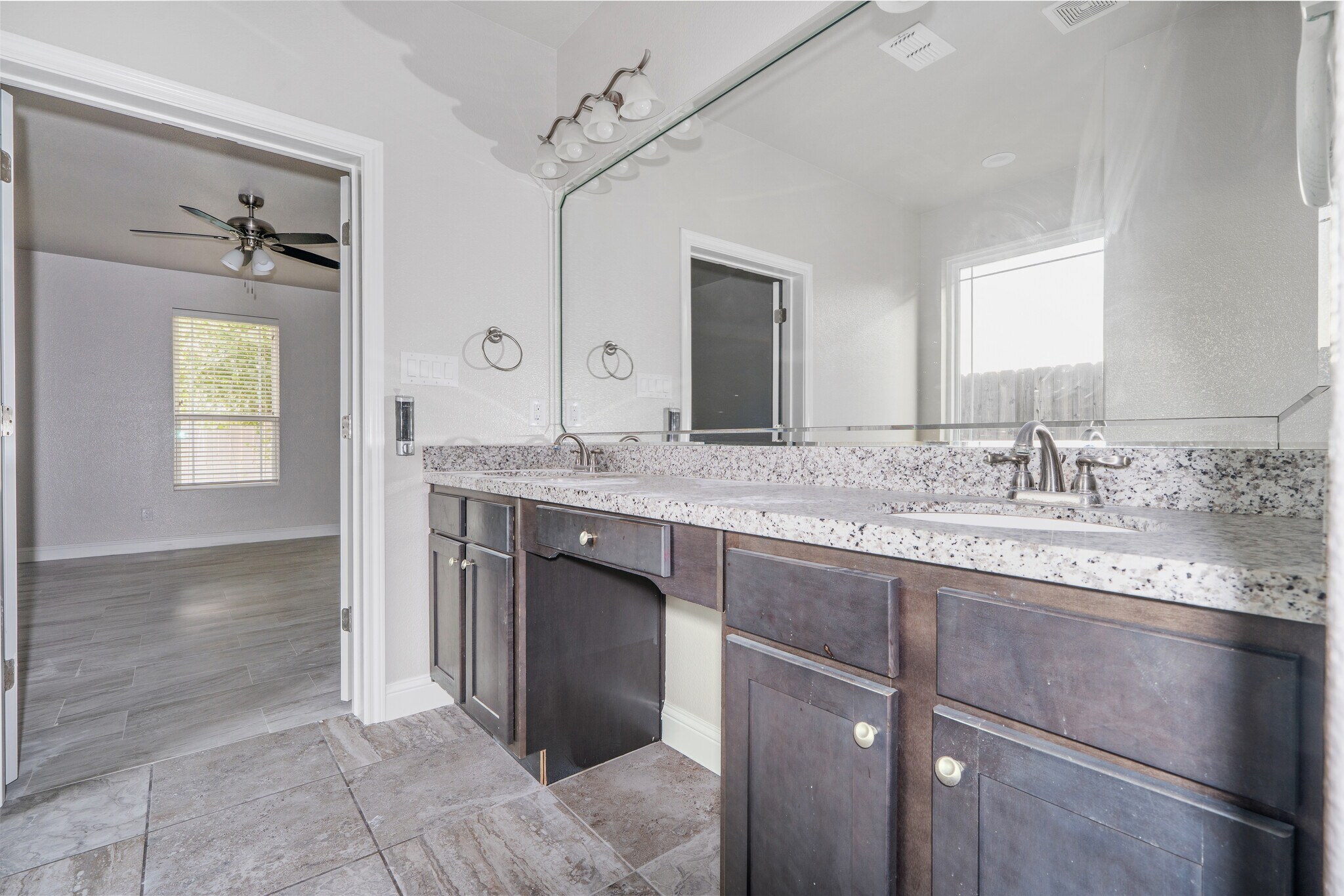 Building Photo - 6008 Ridge View St