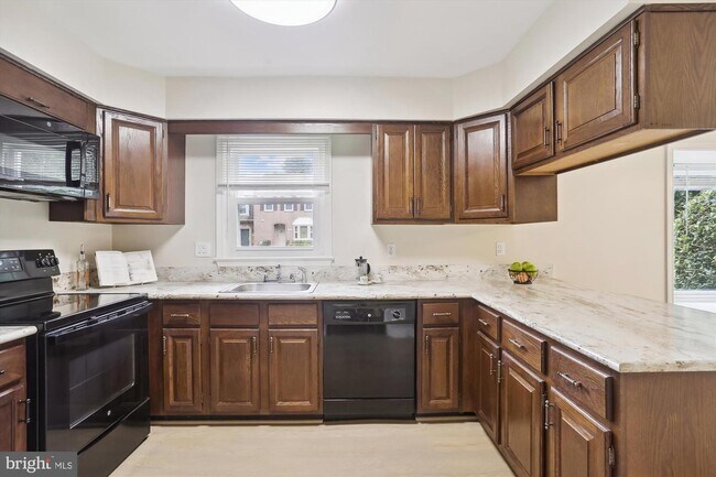 Building Photo - 7561 Heatherton Ln