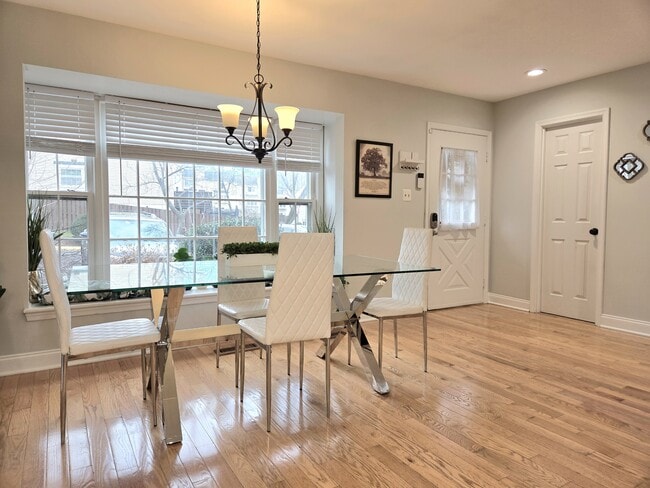 Building Photo - 5407 Leeway Ct