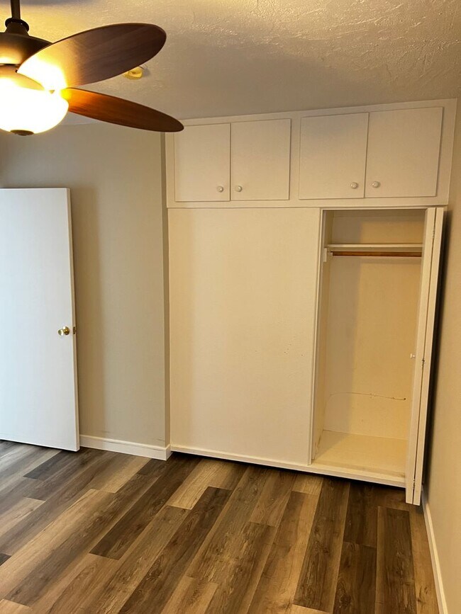 Building Photo - 269 Larchmont Dr