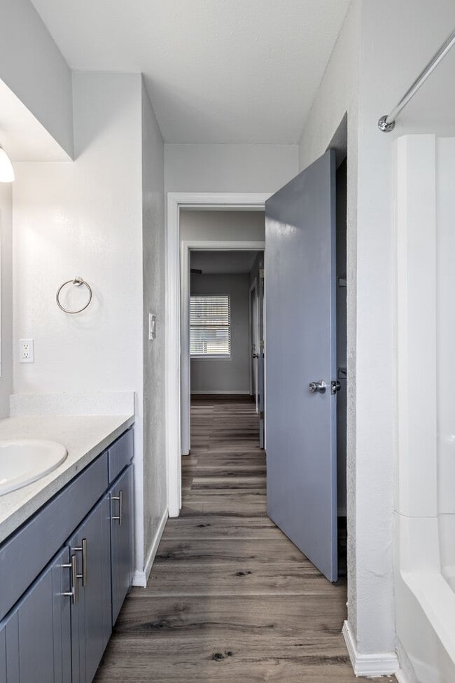 Building Photo - Renovated 1bed/1bath Apartment Home