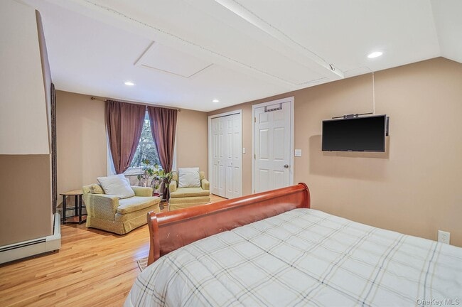 Building Photo - 6 Fairfields Ln